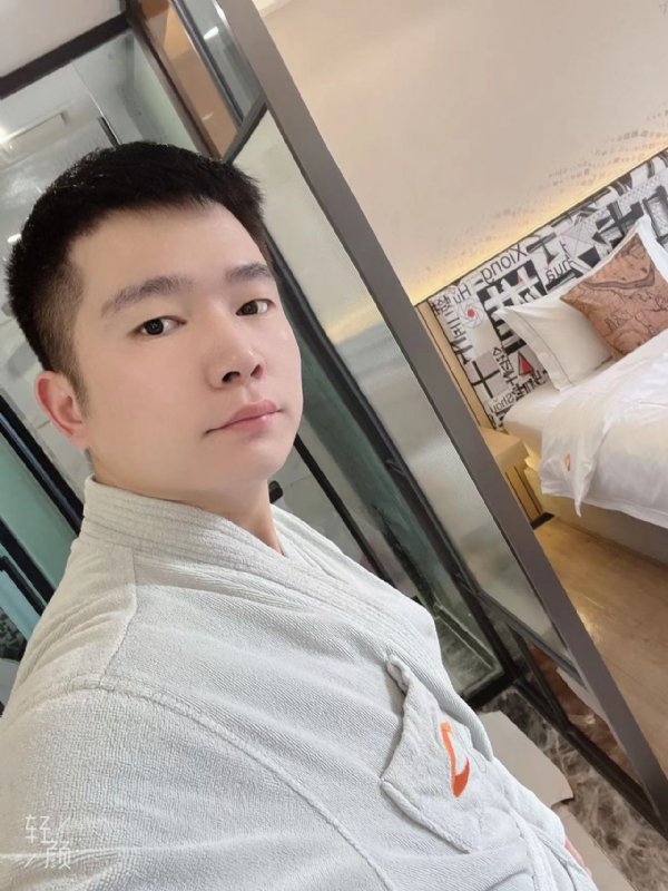 绿帽的第一张照片--成都认干亲服务网